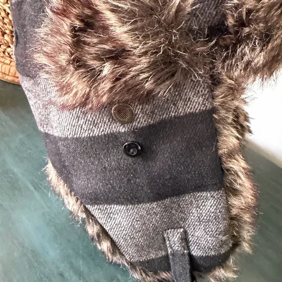 Dakota Dan Faux Fur Trapper hat, Ushanka or bomber-style hat. 28” circumference. - Picture 4 of 9